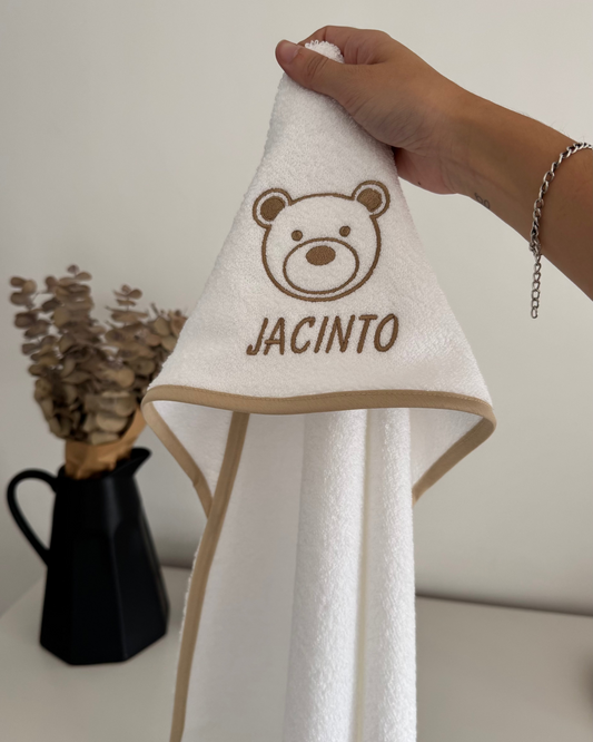 Toalla con capuchita con ribete en beige